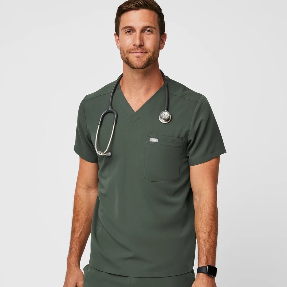FIGS Leon Three-Pocket Scrub Top